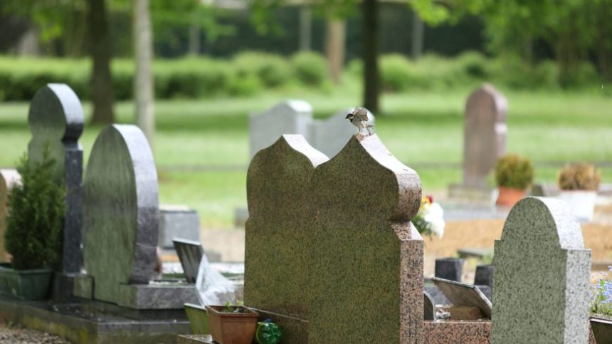 LA PROFONDEUR DE LA TOMBE